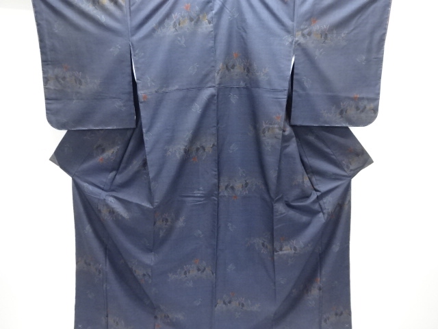 未使用品　仕立て上がり　蝶模様織出し本場泥大島紬着物（7マルキ）